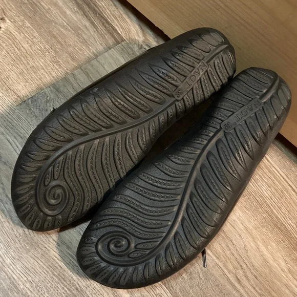 Naot Hui Black Leaf Loafer - Picture 2 of 4